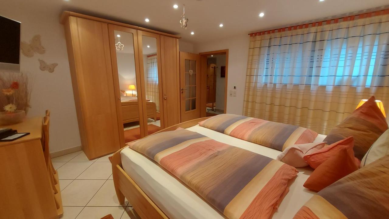 Ferienwohnung Zum Weinberg Гроскарлбах Екстериор снимка